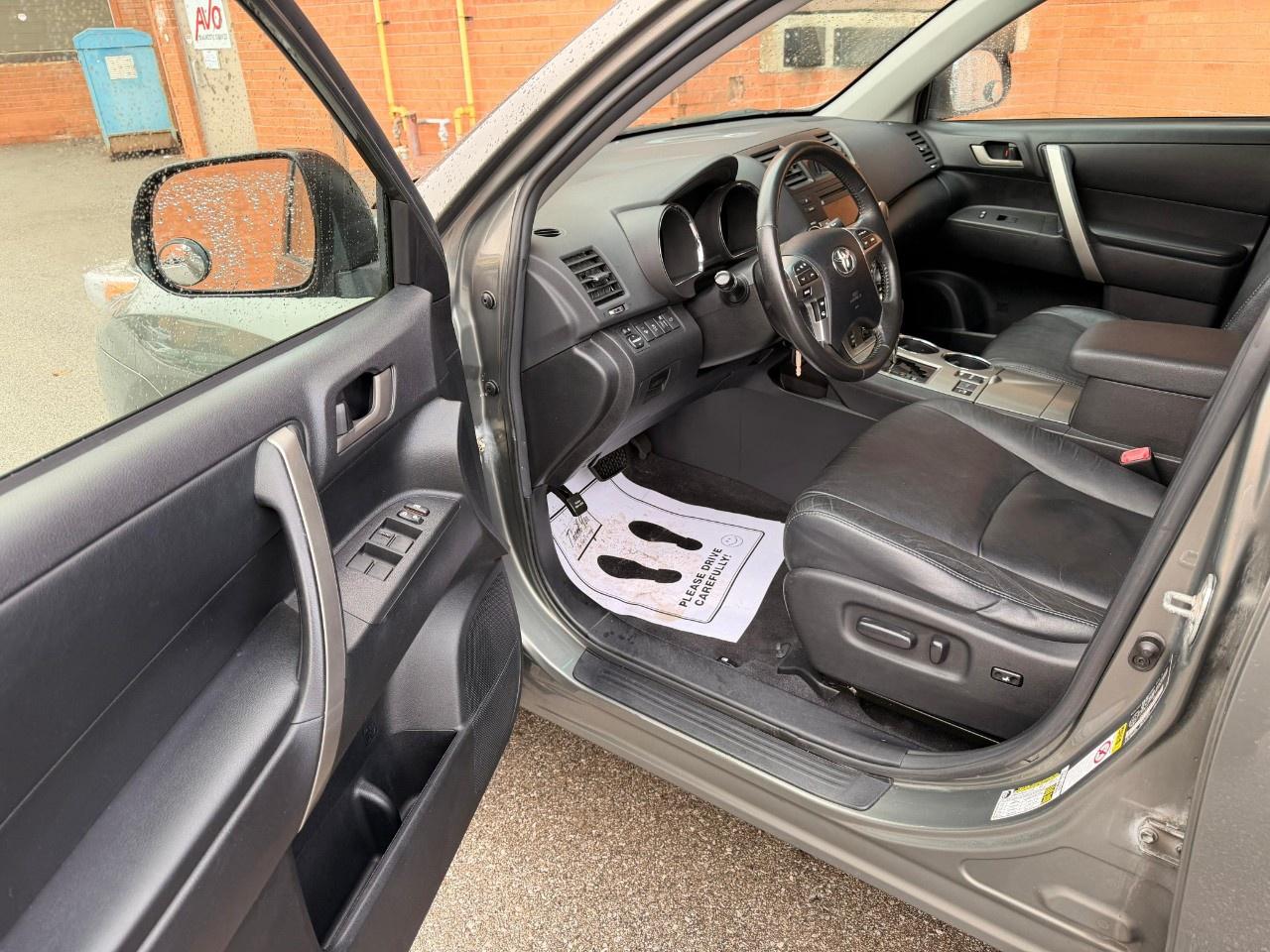 2011 Toyota Highlander 4WD 4DR Photo