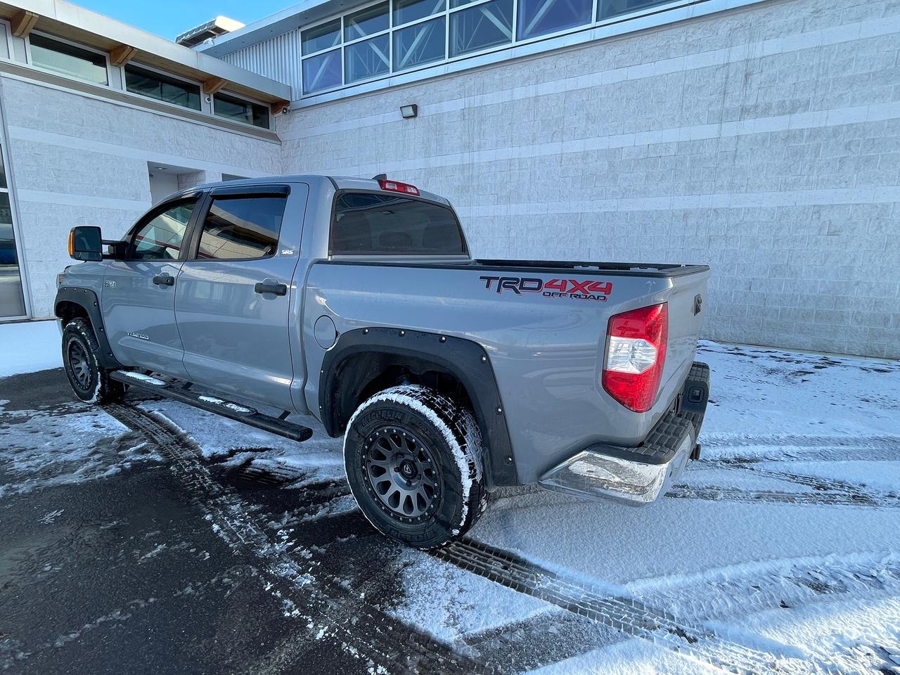 2020 Toyota Tundra SR5 Photo4