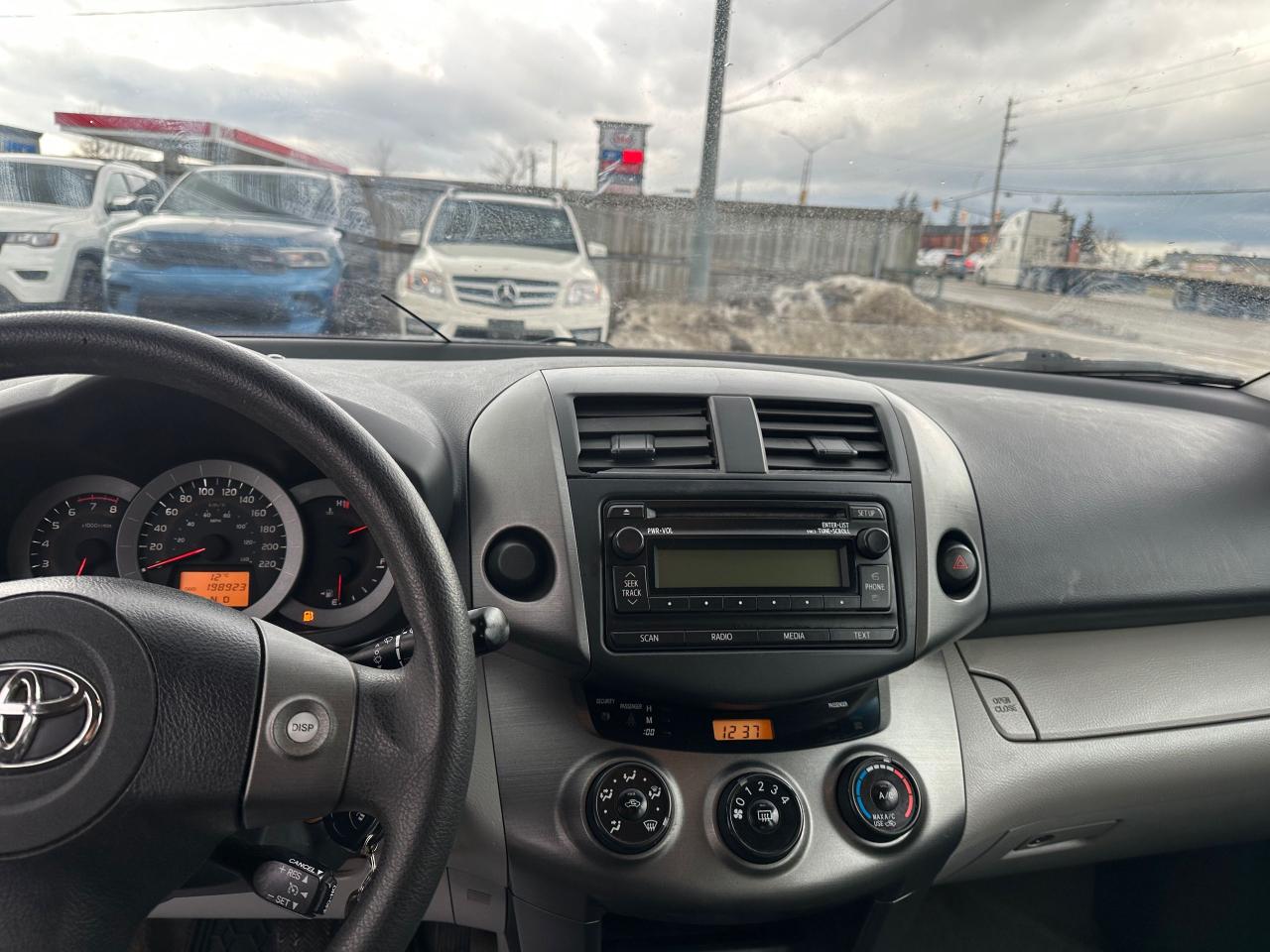 2012 Toyota RAV4 4 CYL, AUTO, RELIABLE, ONLY 198KMS, CERTIFIED Photo