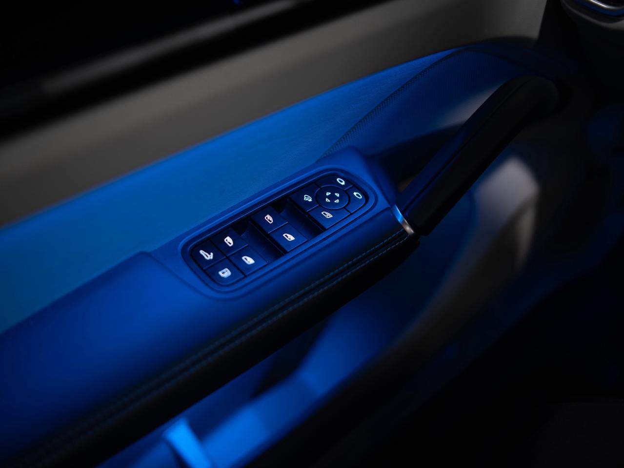 2023 Porsche Cayenne PLATINUM | E-HYBRID | COUPE | PREMIUM PLUS | 21 IN Photo