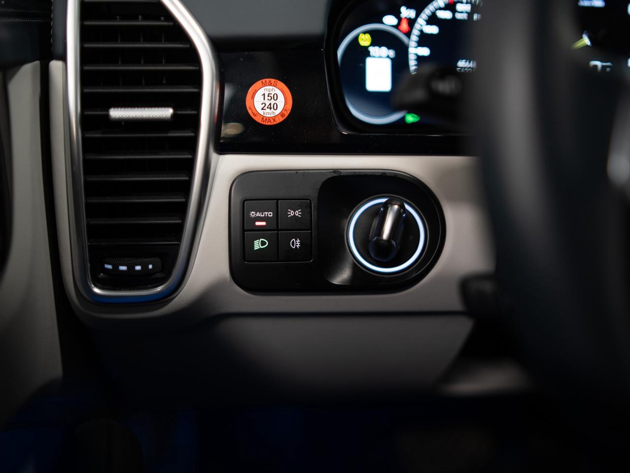 2023 Porsche Cayenne PLATINUM | E-HYBRID | COUPE | PREMIUM PLUS | 21 IN Photo