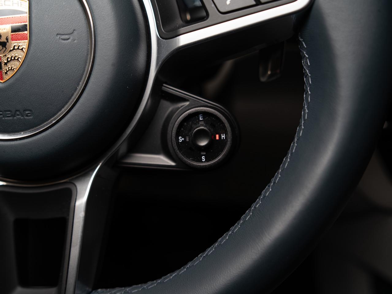 2023 Porsche Cayenne PLATINUM | E-HYBRID | COUPE | PREMIUM PLUS | 21 IN Photo