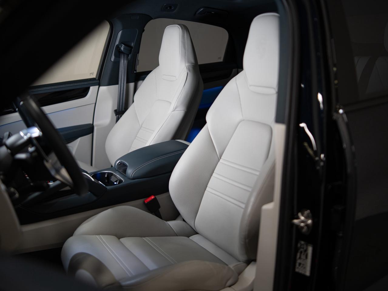 2023 Porsche Cayenne PLATINUM | E-HYBRID | COUPE | PREMIUM PLUS | 21 IN Photo