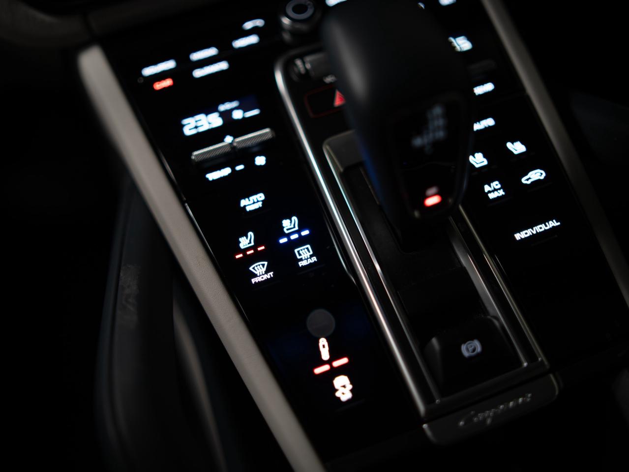 2023 Porsche Cayenne PLATINUM | E-HYBRID | COUPE | PREMIUM PLUS | 21 IN Photo