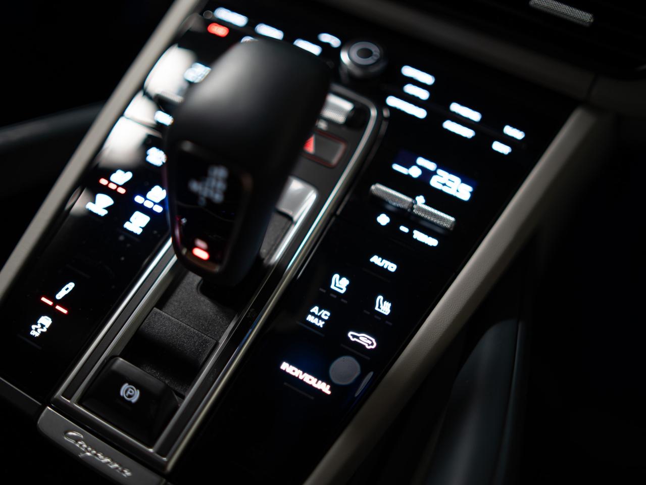 2023 Porsche Cayenne PLATINUM | E-HYBRID | COUPE | PREMIUM PLUS | 21 IN Photo