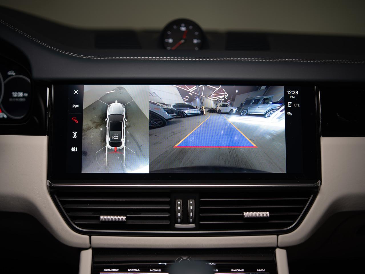 2023 Porsche Cayenne PLATINUM | E-HYBRID | COUPE | PREMIUM PLUS | 21 IN Photo