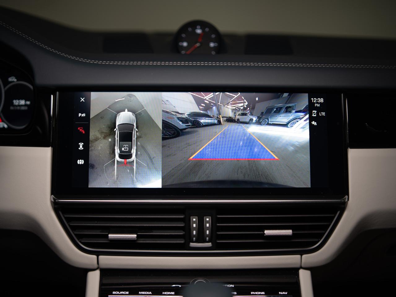 2023 Porsche Cayenne PLATINUM | E-HYBRID | COUPE | PREMIUM PLUS | 21 IN Photo