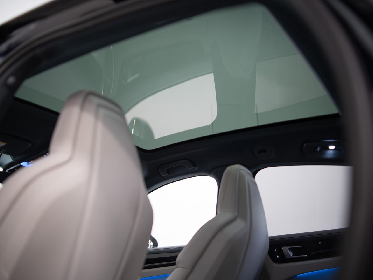 2023 Porsche Cayenne PLATINUM | E-HYBRID | COUPE | PREMIUM PLUS | 21 IN Photo