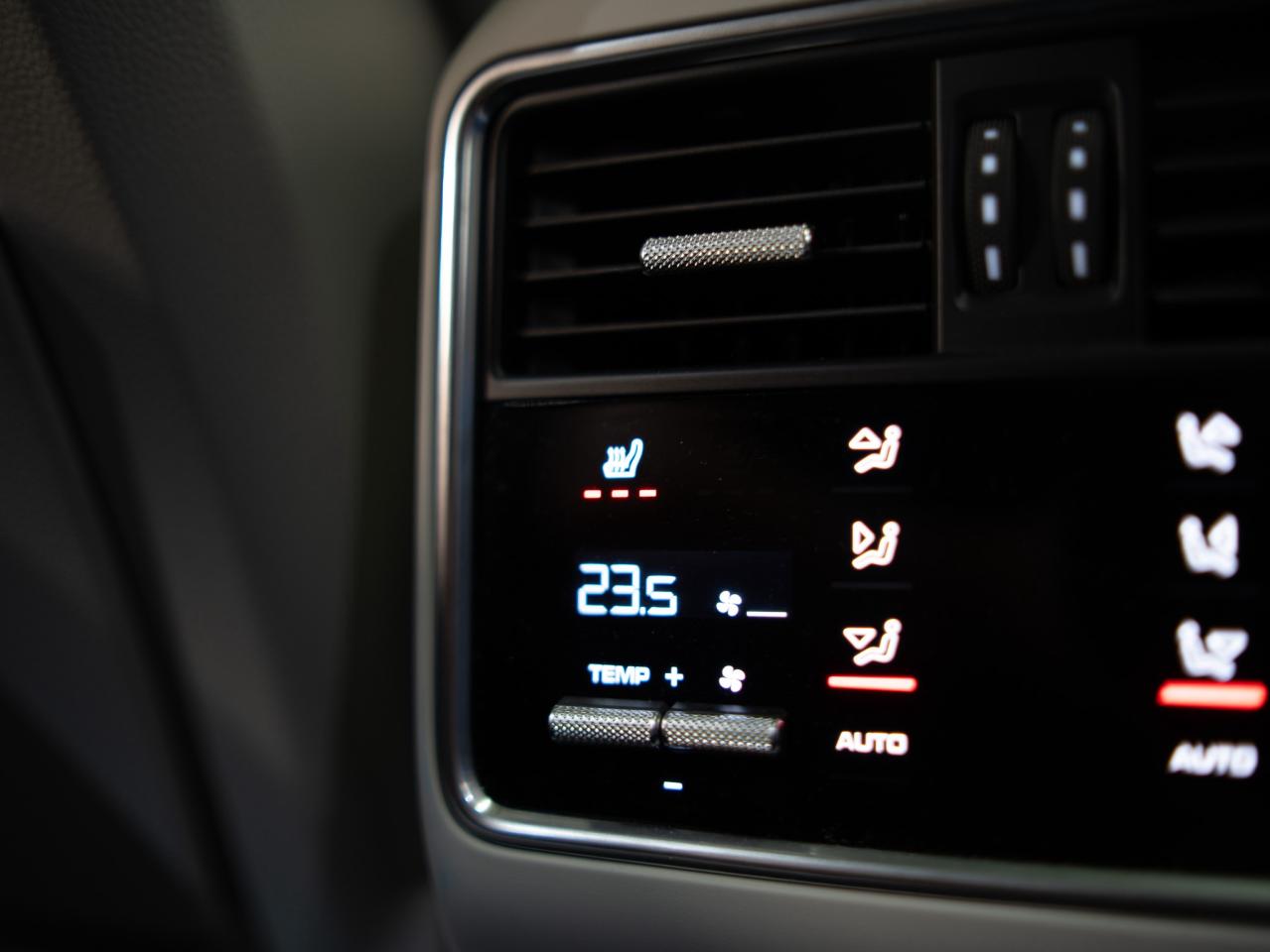 2023 Porsche Cayenne PLATINUM | E-HYBRID | COUPE | PREMIUM PLUS | 21 IN Photo