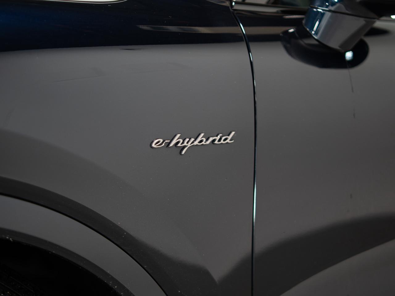 2023 Porsche Cayenne PLATINUM | E-HYBRID | COUPE | PREMIUM PLUS | 21 IN Photo