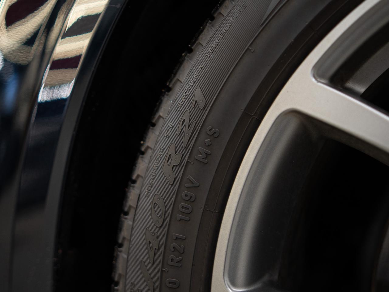 2023 Porsche Cayenne PLATINUM | E-HYBRID | COUPE | PREMIUM PLUS | 21 IN Photo