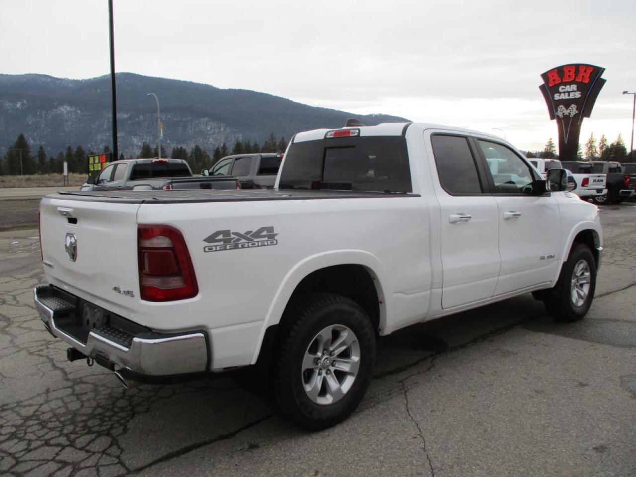 2020 RAM 1500 LARAMIE QUAD CAB 4WD - Photo #5