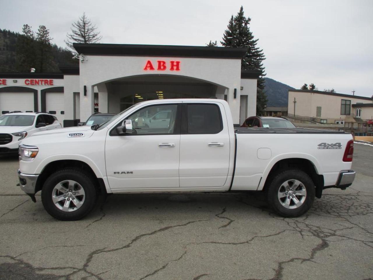 2020 RAM 1500 LARAMIE QUAD CAB 4WD - Photo #3