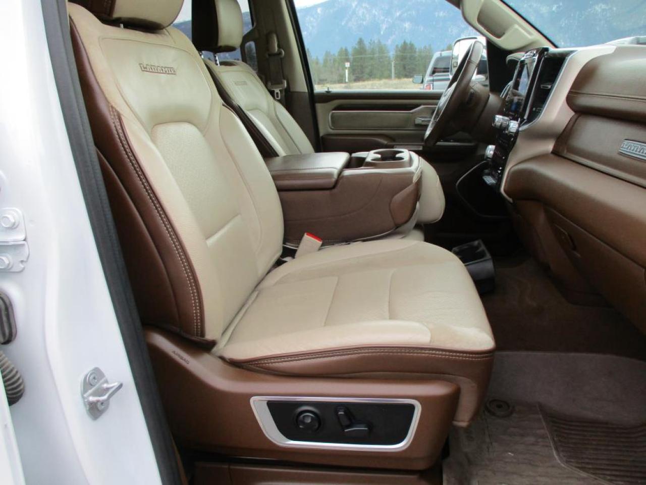 2020 RAM 1500 LARAMIE QUAD CAB 4WD - Photo #12