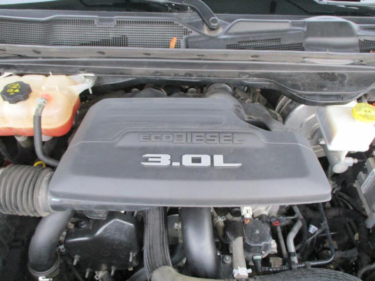 2020 RAM 1500 LARAMIE QUAD CAB 4WD - Photo #23