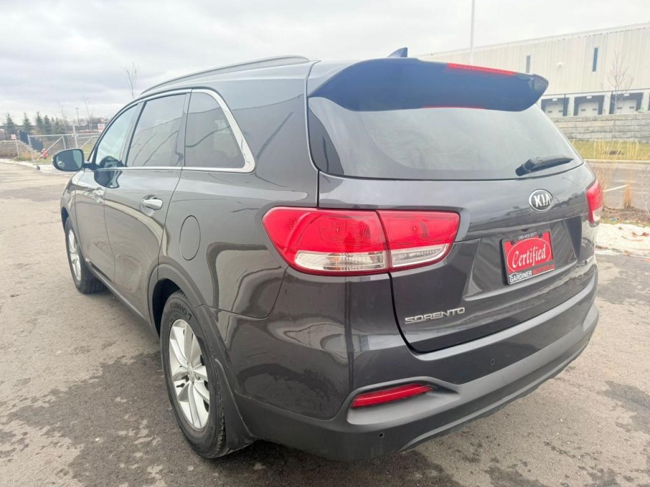 2017 Kia Sorento All-wheel Drive 4dr LX Turbo Photo4