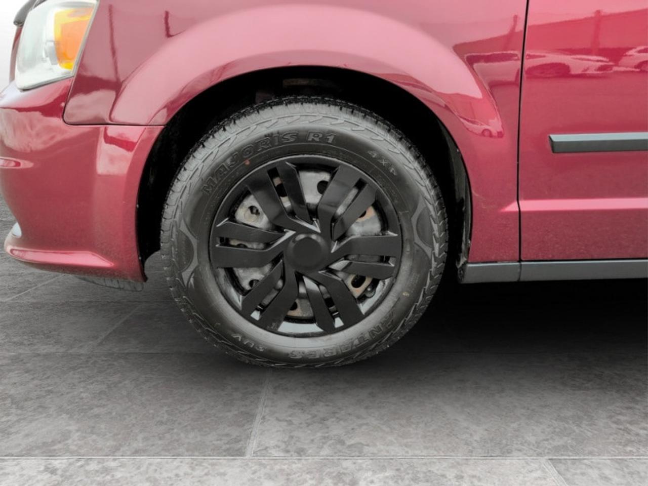 2017 Dodge Grand Caravan SE ``Canada Value Pkg``  **LOW KMS** Photo