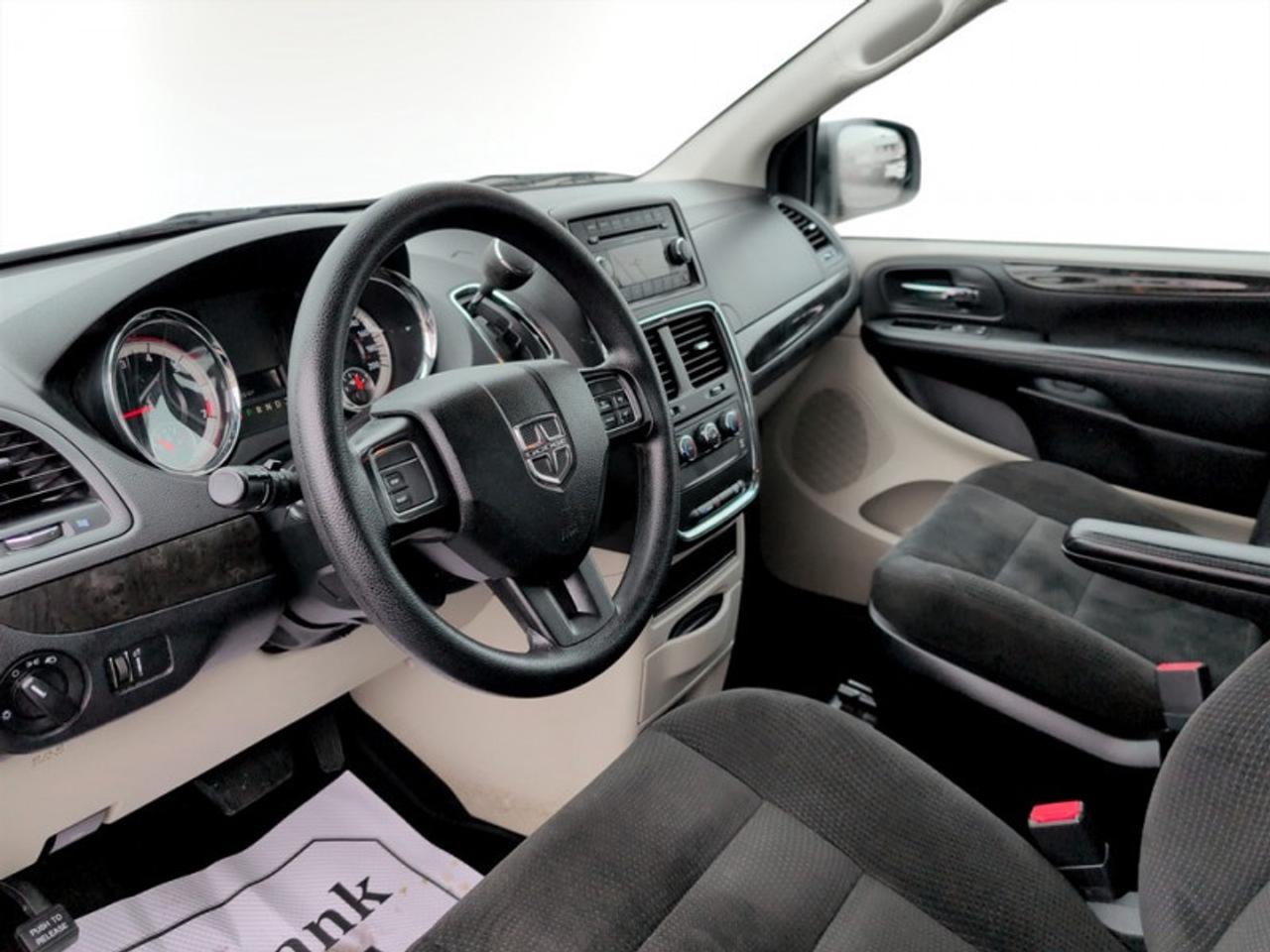 2017 Dodge Grand Caravan SE ``Canada Value Pkg``  **LOW KMS** Photo