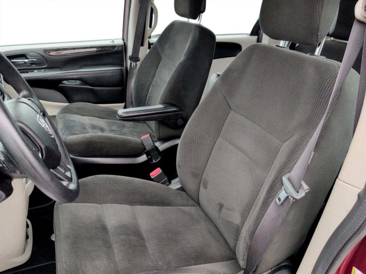 2017 Dodge Grand Caravan SE ``Canada Value Pkg``  **LOW KMS** Photo