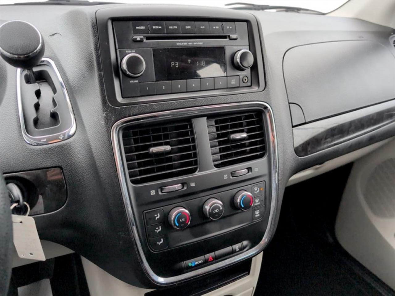 2017 Dodge Grand Caravan SE ``Canada Value Pkg``  **LOW KMS** Photo