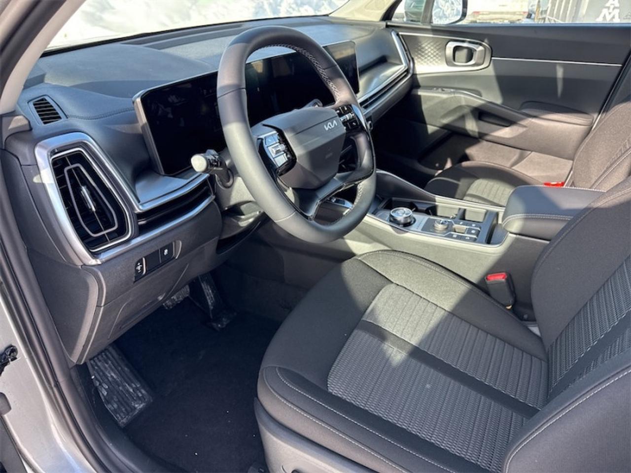 2026 Kia Sorento Hybrid LX  Remote Start Photo4
