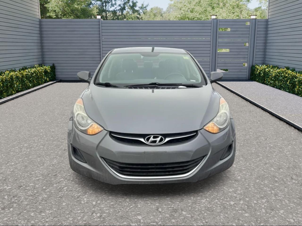 2013 Hyundai Elantra GL Photo2