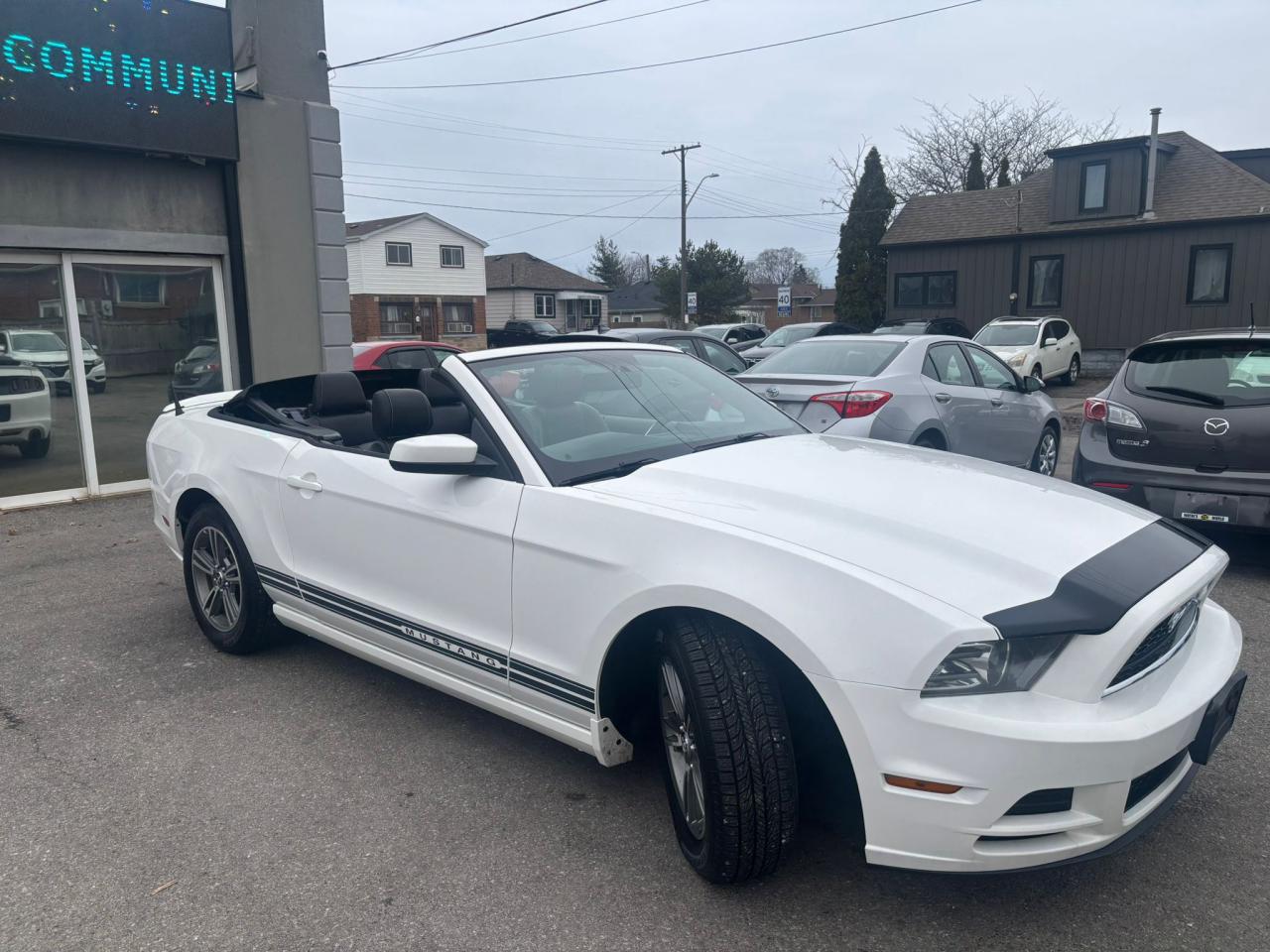 2013 Ford Mustang Premium Photo