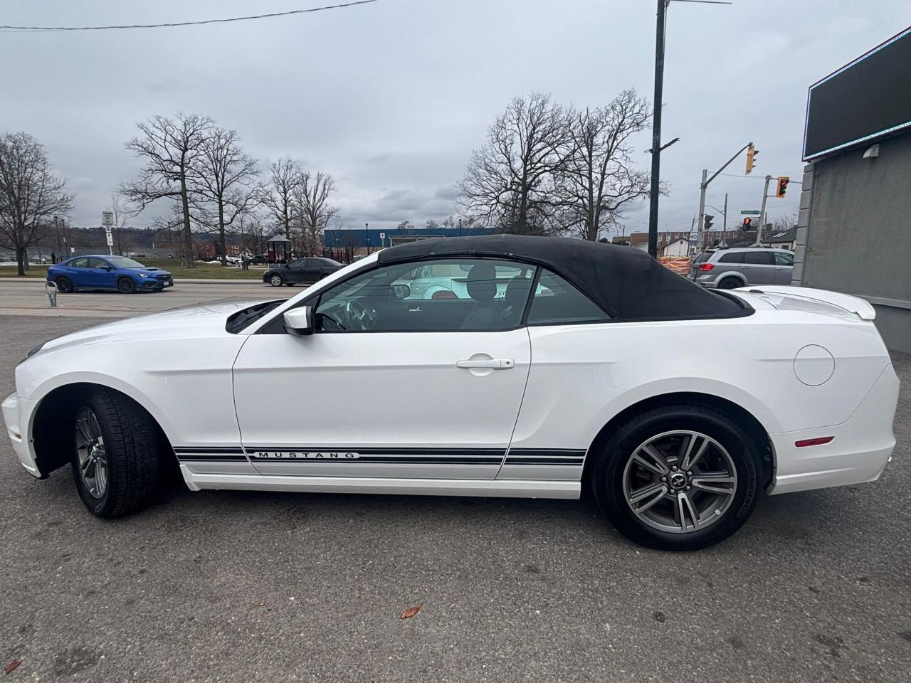 2013 Ford Mustang Premium Photo