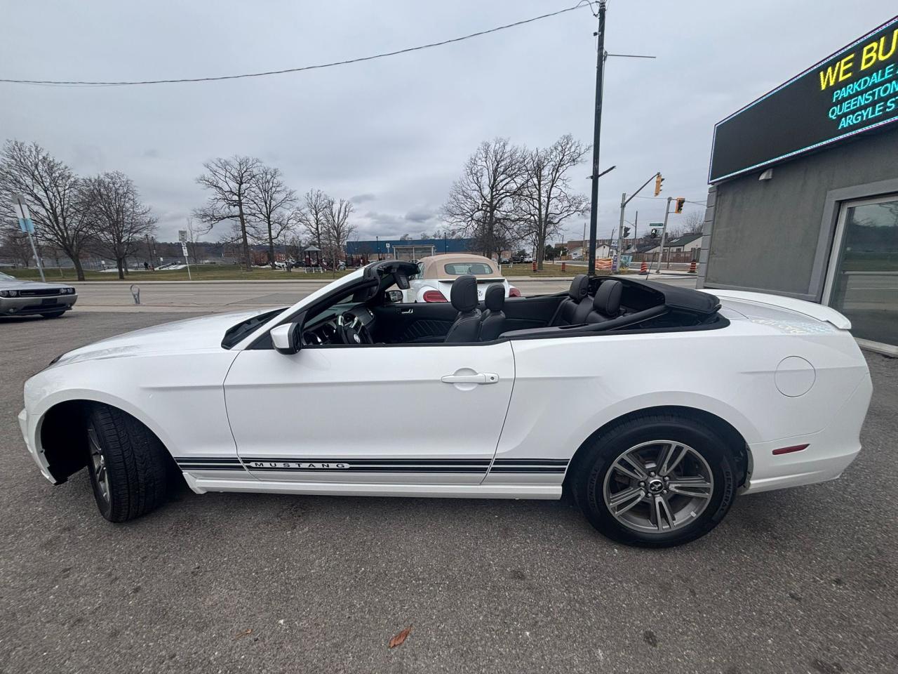 2013 Ford Mustang Premium Photo
