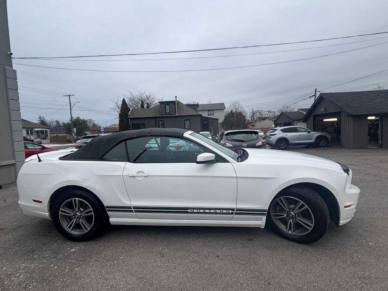 2013 Ford Mustang Premium Photo