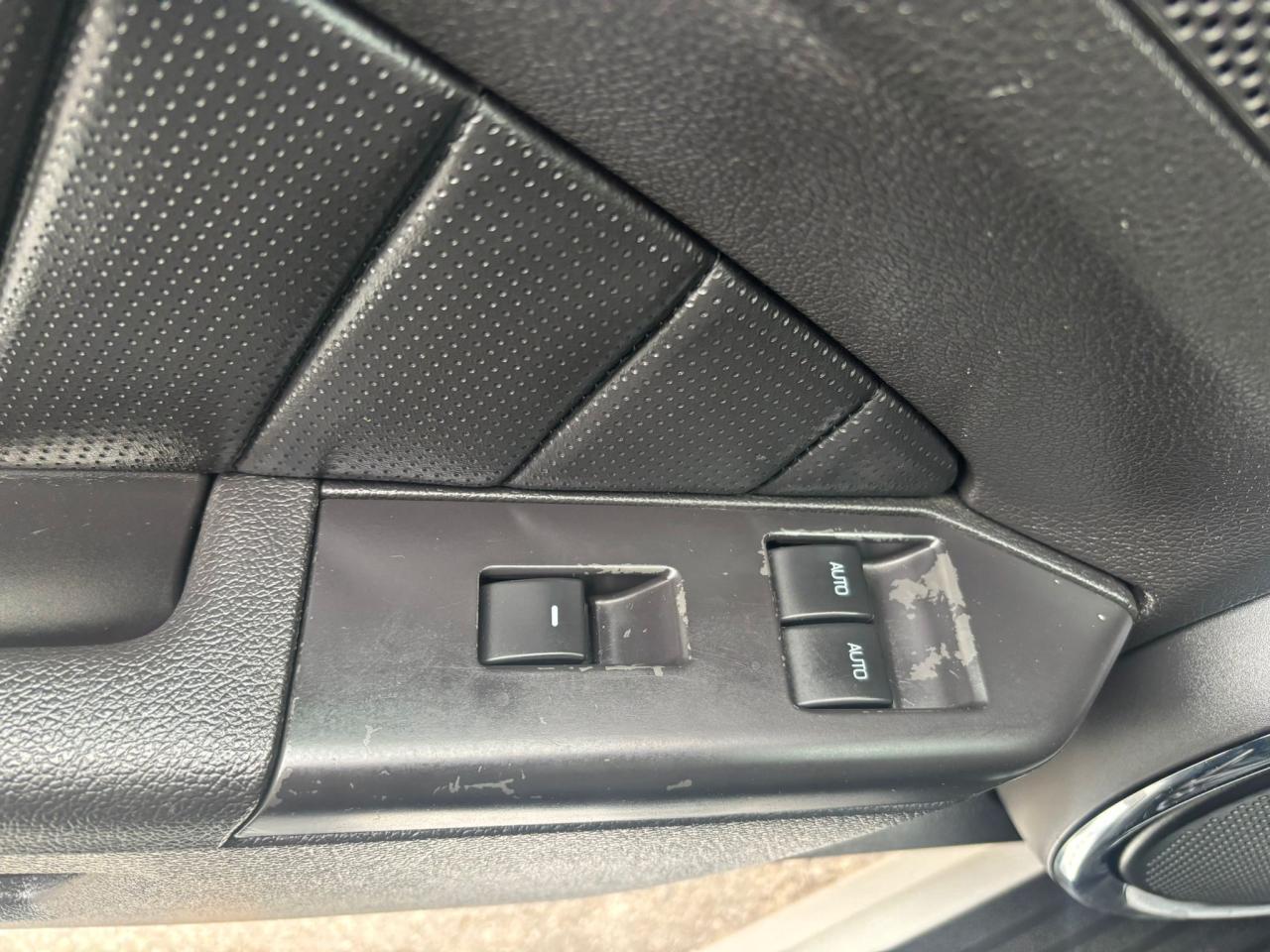 2013 Ford Mustang Premium Photo