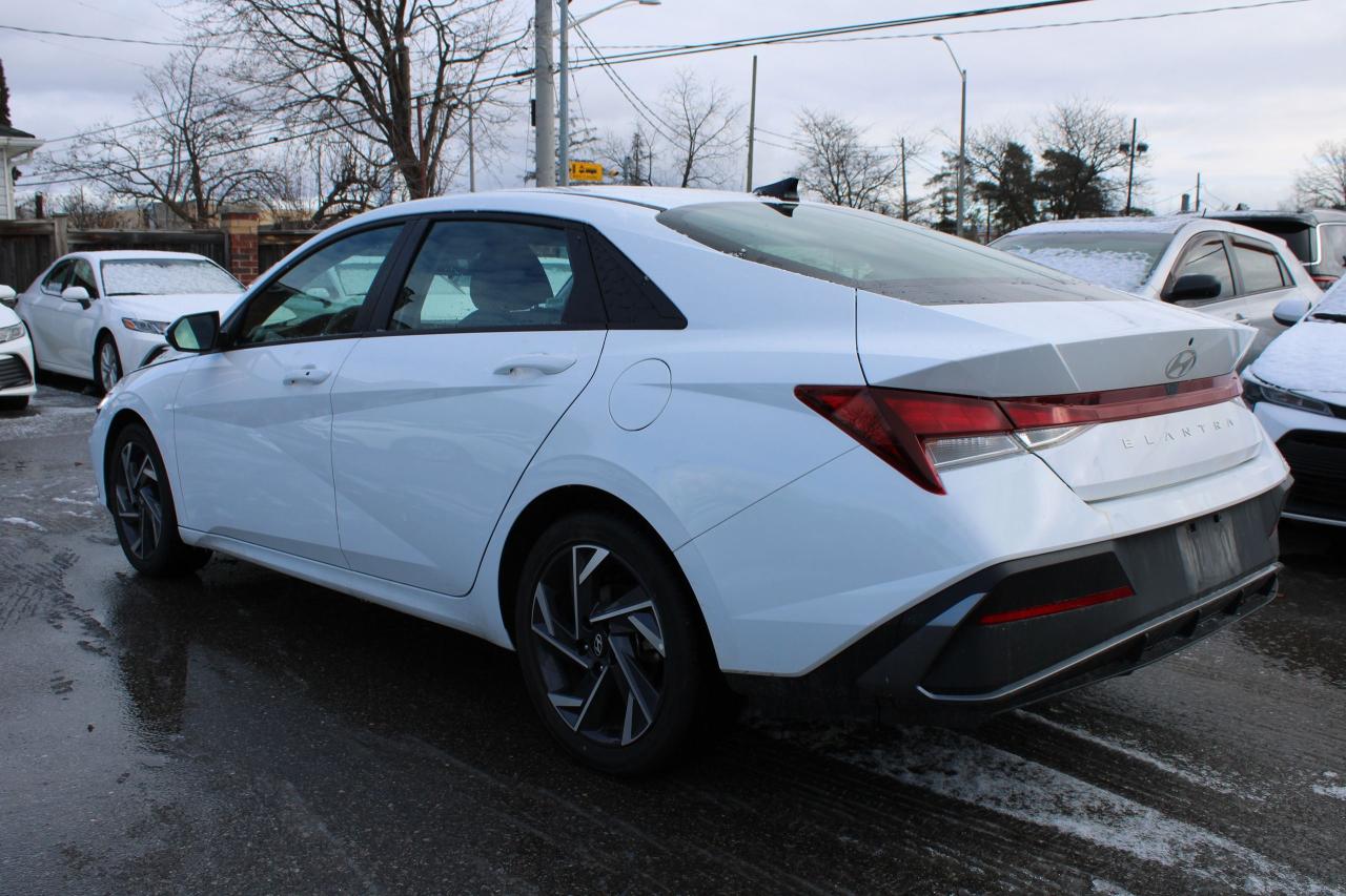 2024 Hyundai Elantra Preferred IVT w/Tech Pkg Photo4
