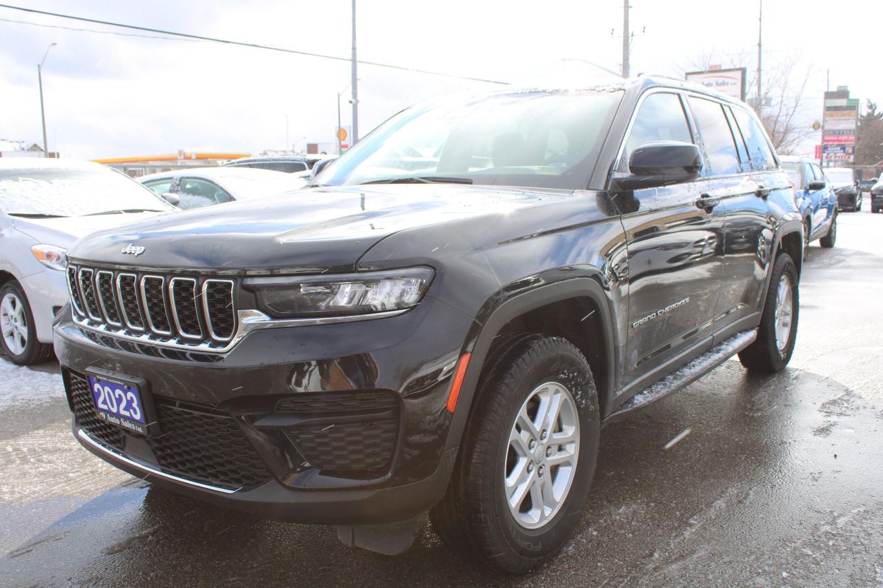 2023 Jeep Grand Cherokee Laredo Photo2