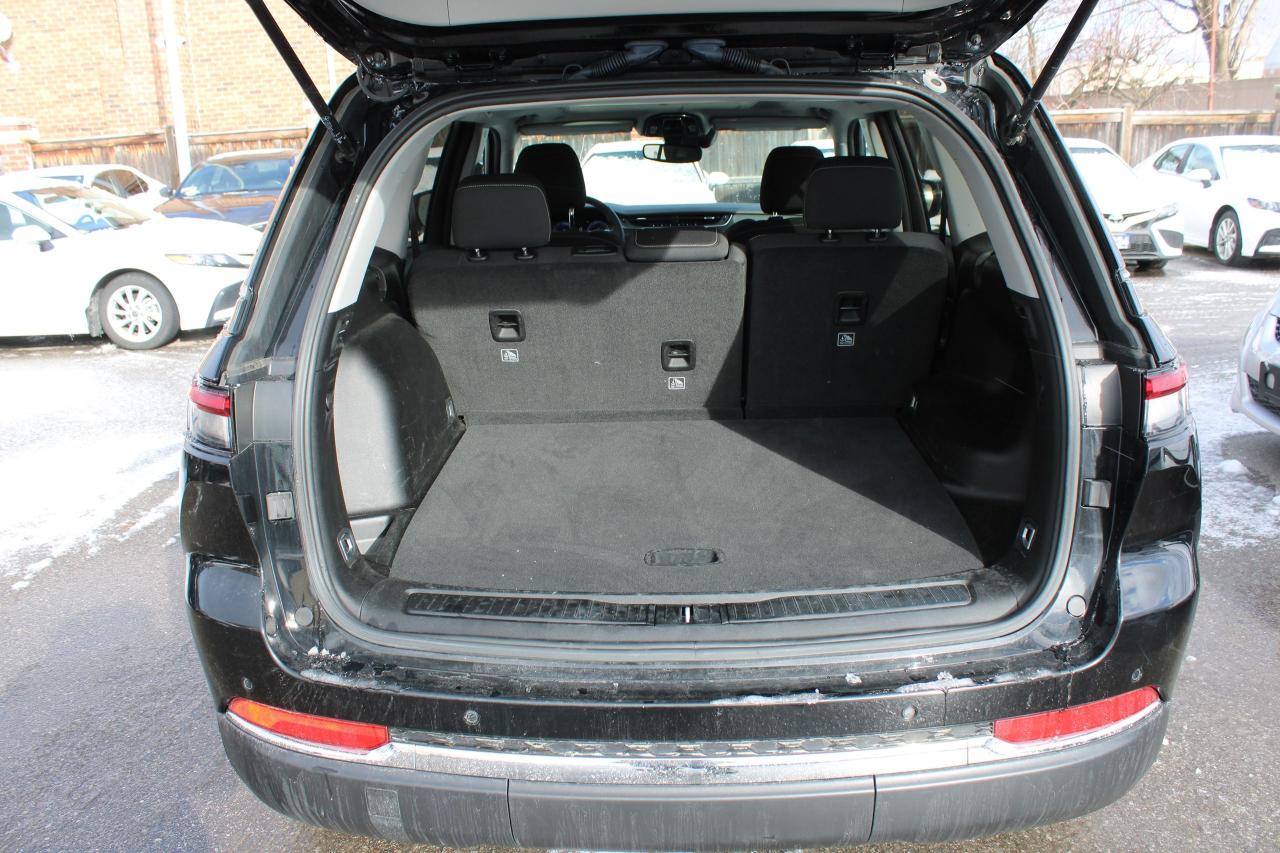 2023 Jeep Grand Cherokee Laredo Photo