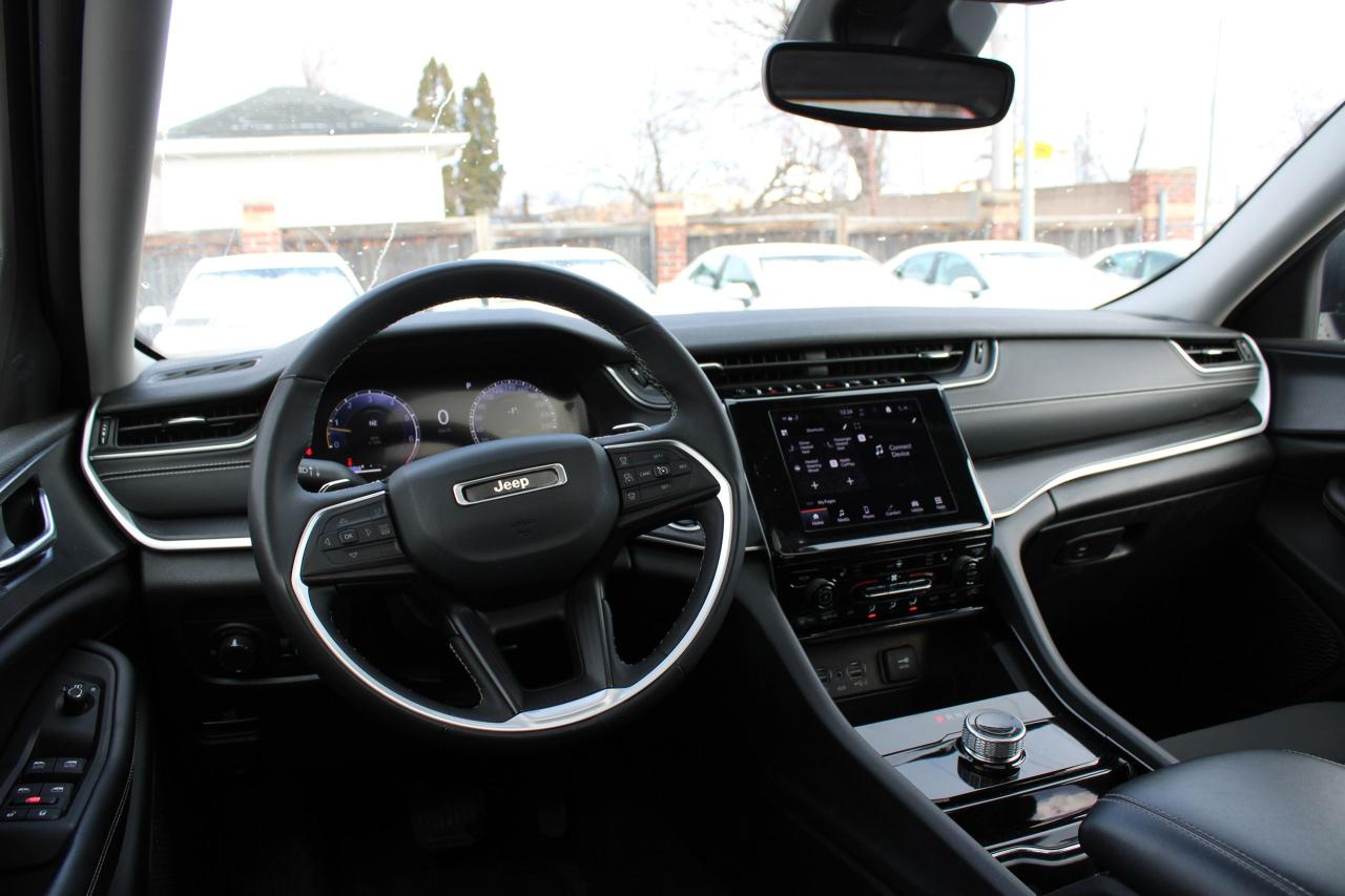 2023 Jeep Grand Cherokee Laredo Photo