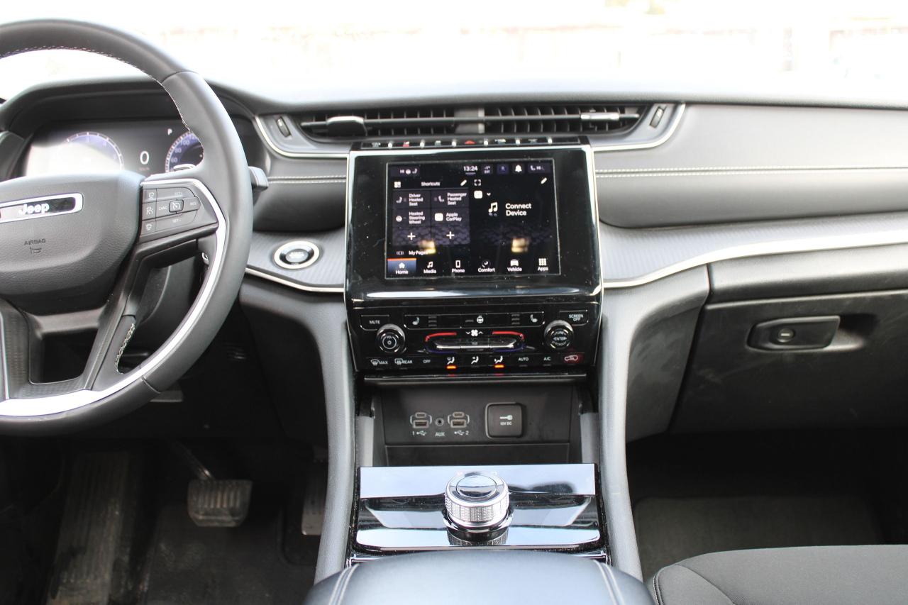 2023 Jeep Grand Cherokee Laredo Photo