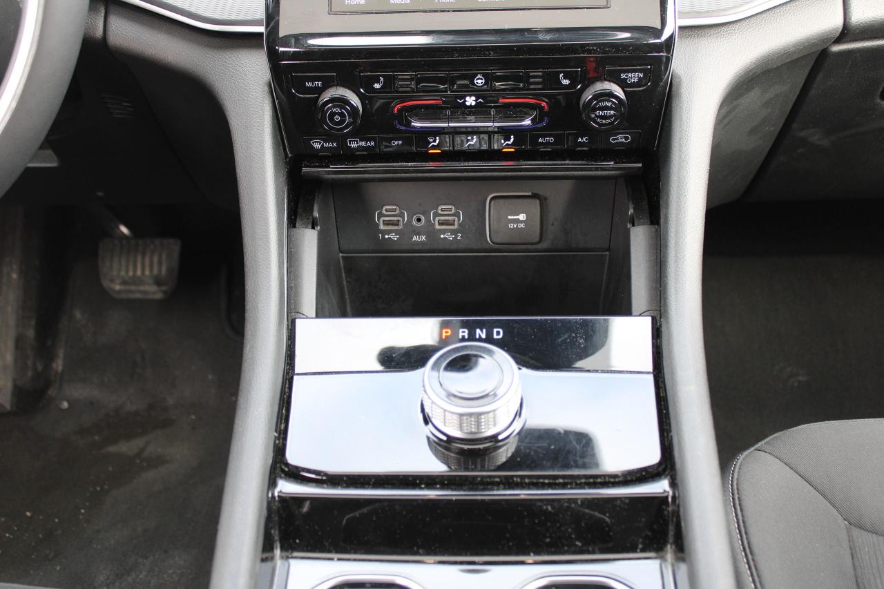 2023 Jeep Grand Cherokee Laredo Photo