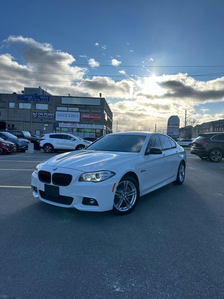 2015 BMW 5 Series 528i M sport Photo0
