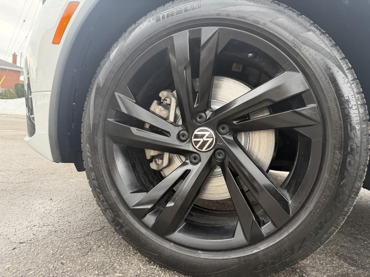 2023 Volkswagen Tiguan Comfortline R-Line Black Edition 4MOTION Photo