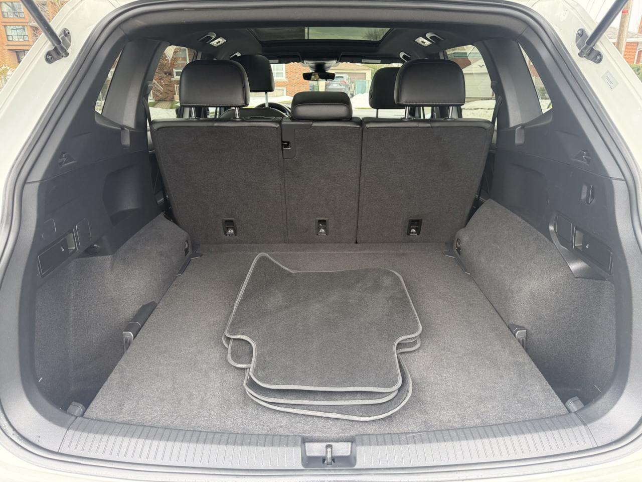 2023 Volkswagen Tiguan Comfortline R-Line Black Edition 4MOTION Photo
