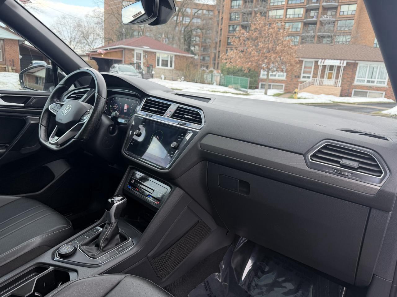 2023 Volkswagen Tiguan Comfortline R-Line Black Edition 4MOTION Photo