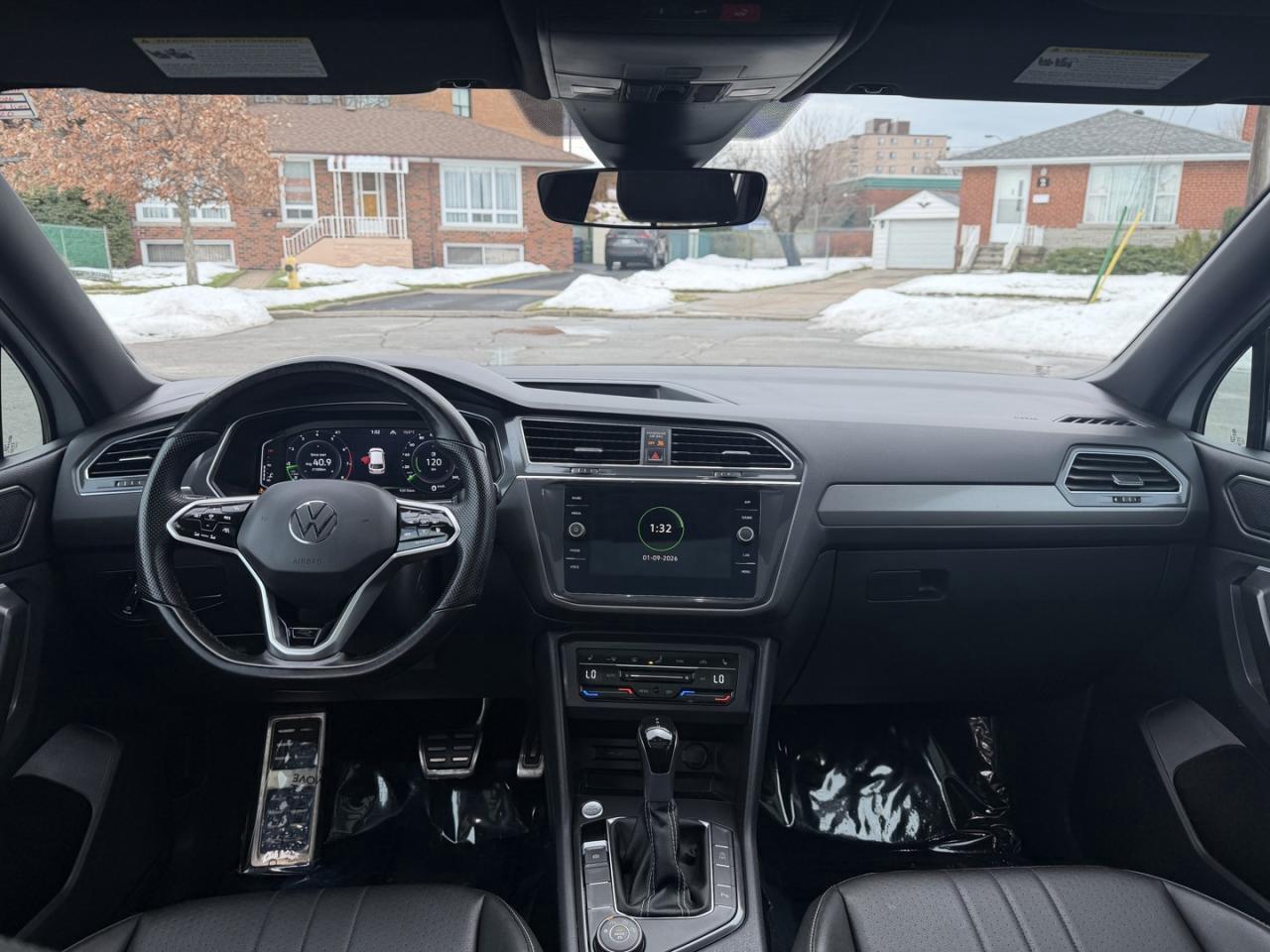 2023 Volkswagen Tiguan Comfortline R-Line Black Edition 4MOTION Photo