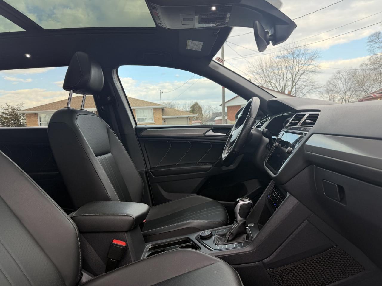 2023 Volkswagen Tiguan Comfortline R-Line Black Edition 4MOTION Photo