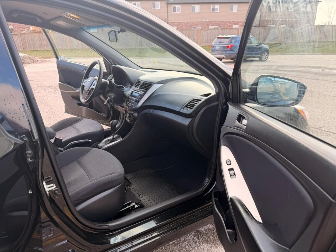 2016 Hyundai Accent GL Photo