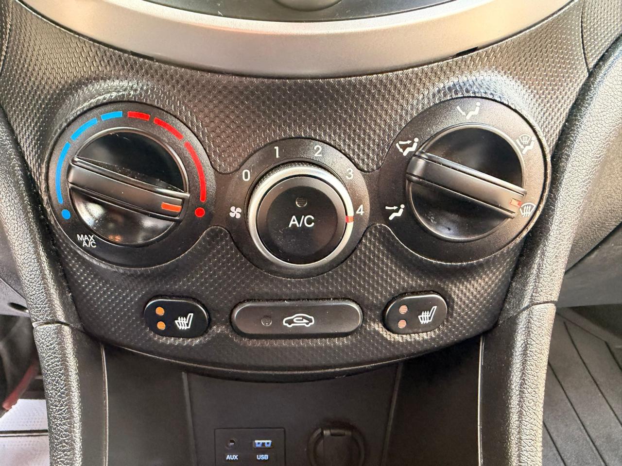 2016 Hyundai Accent GL Photo