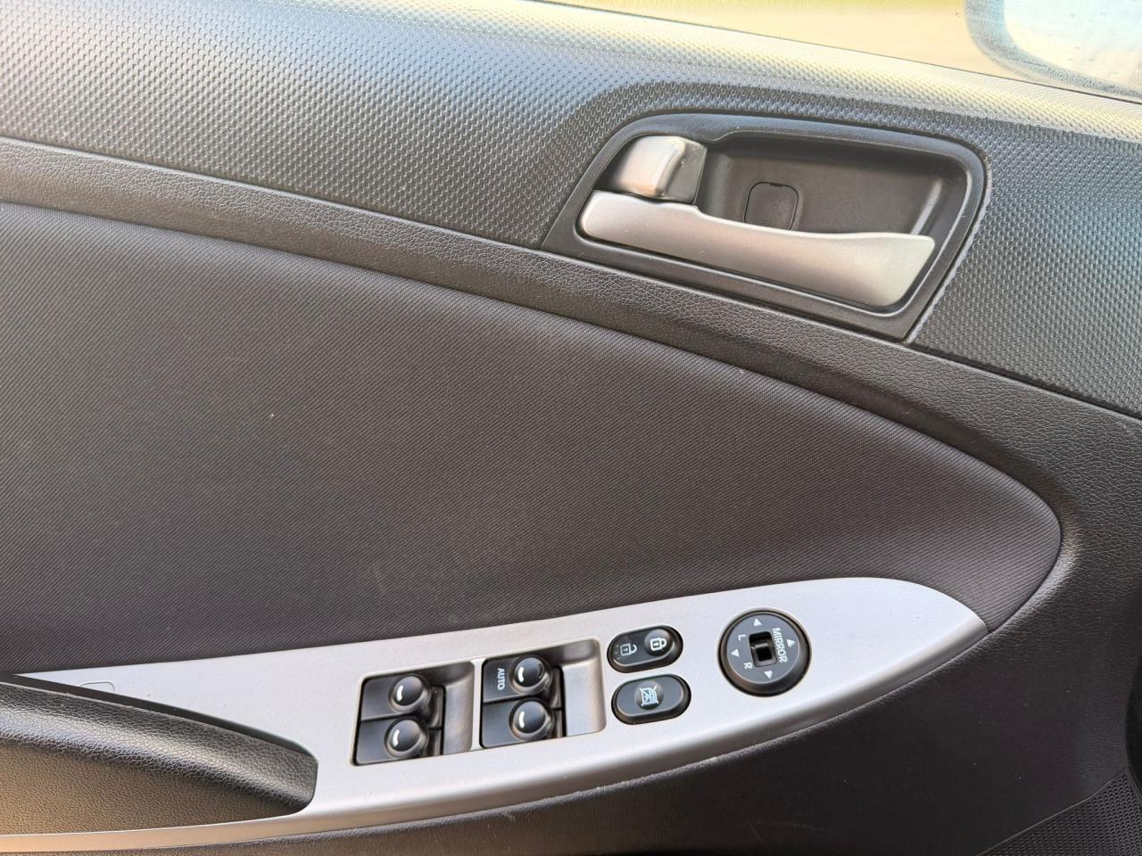 2016 Hyundai Accent GL Photo