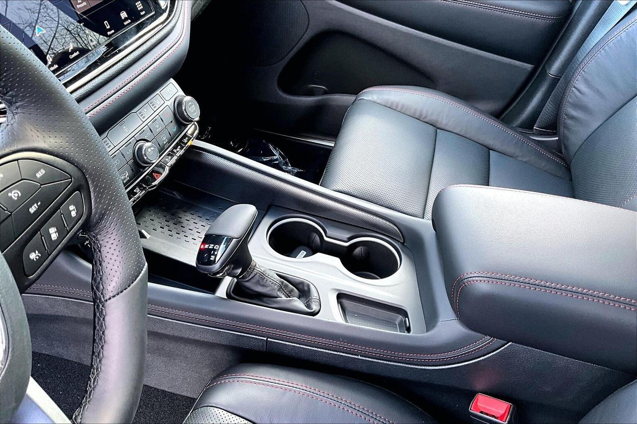 2026 Dodge Durango GT PLUS AWD | Leather | Sunroof | Blacktop | 7PASS Photo4