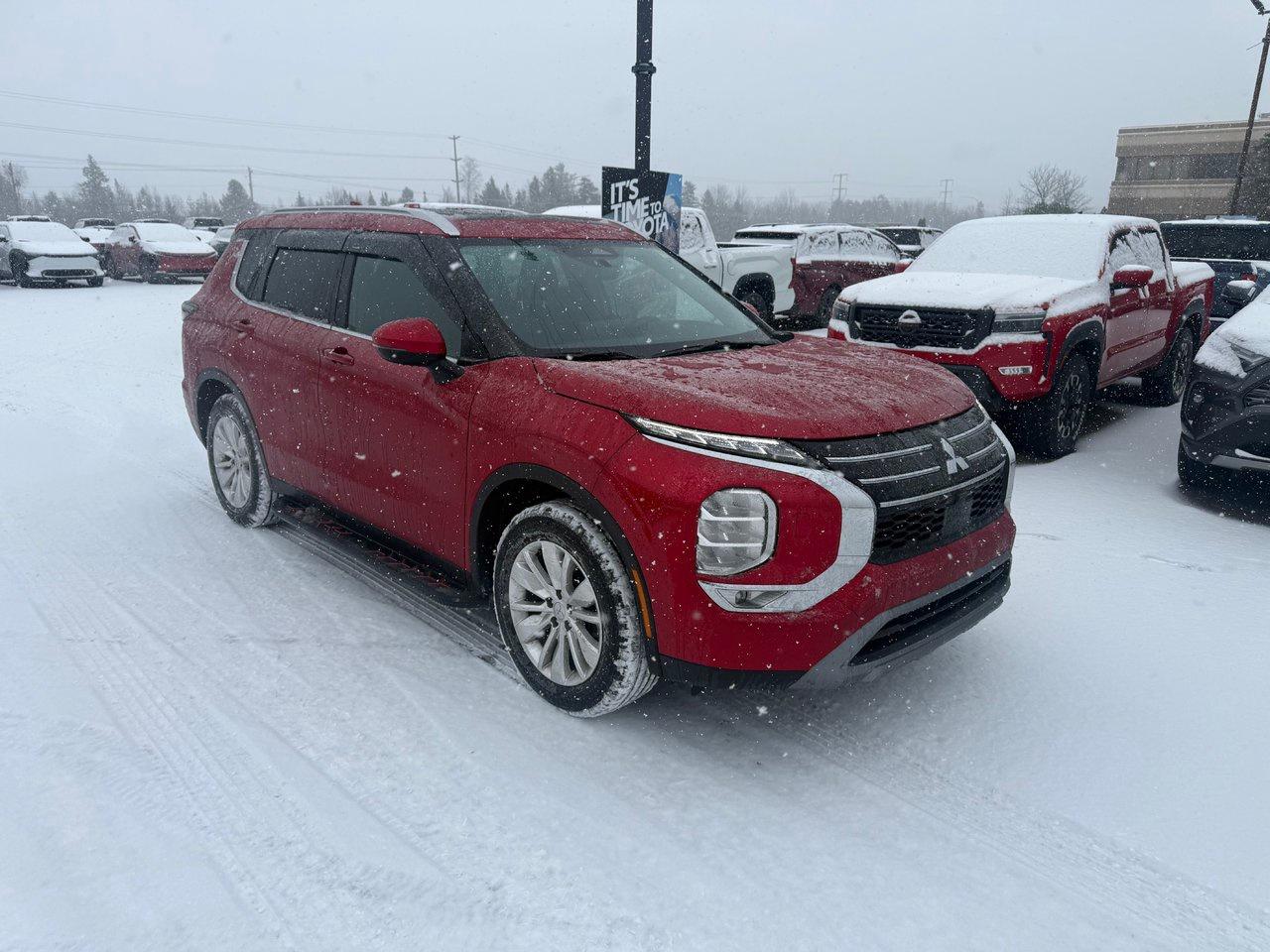 2025 Mitsubishi Outlander SE Photo