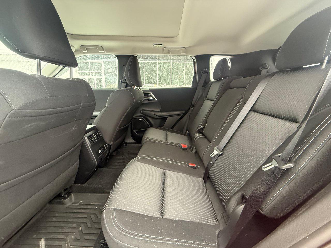 2025 Mitsubishi Outlander SE Photo