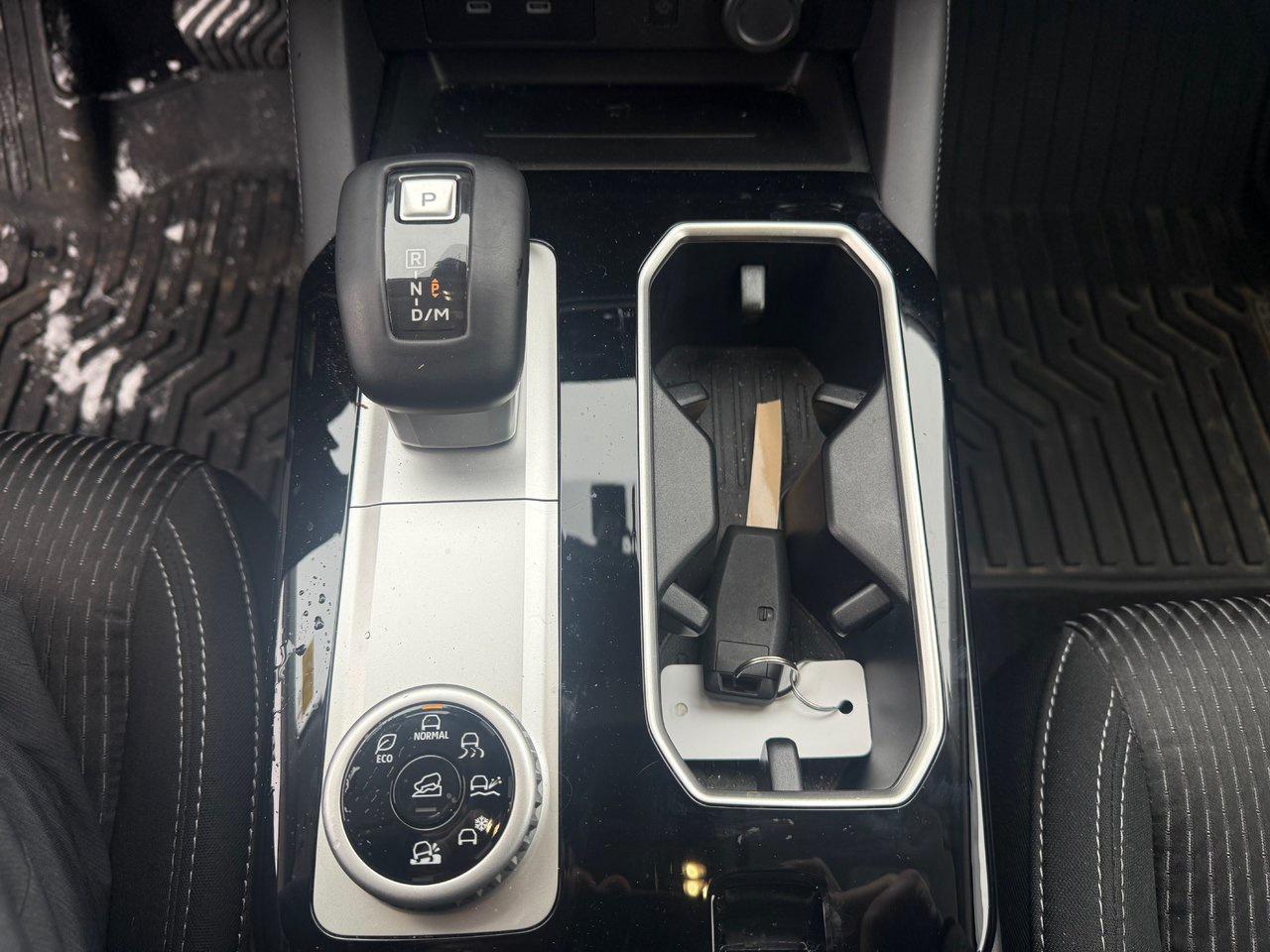 2025 Mitsubishi Outlander SE Photo